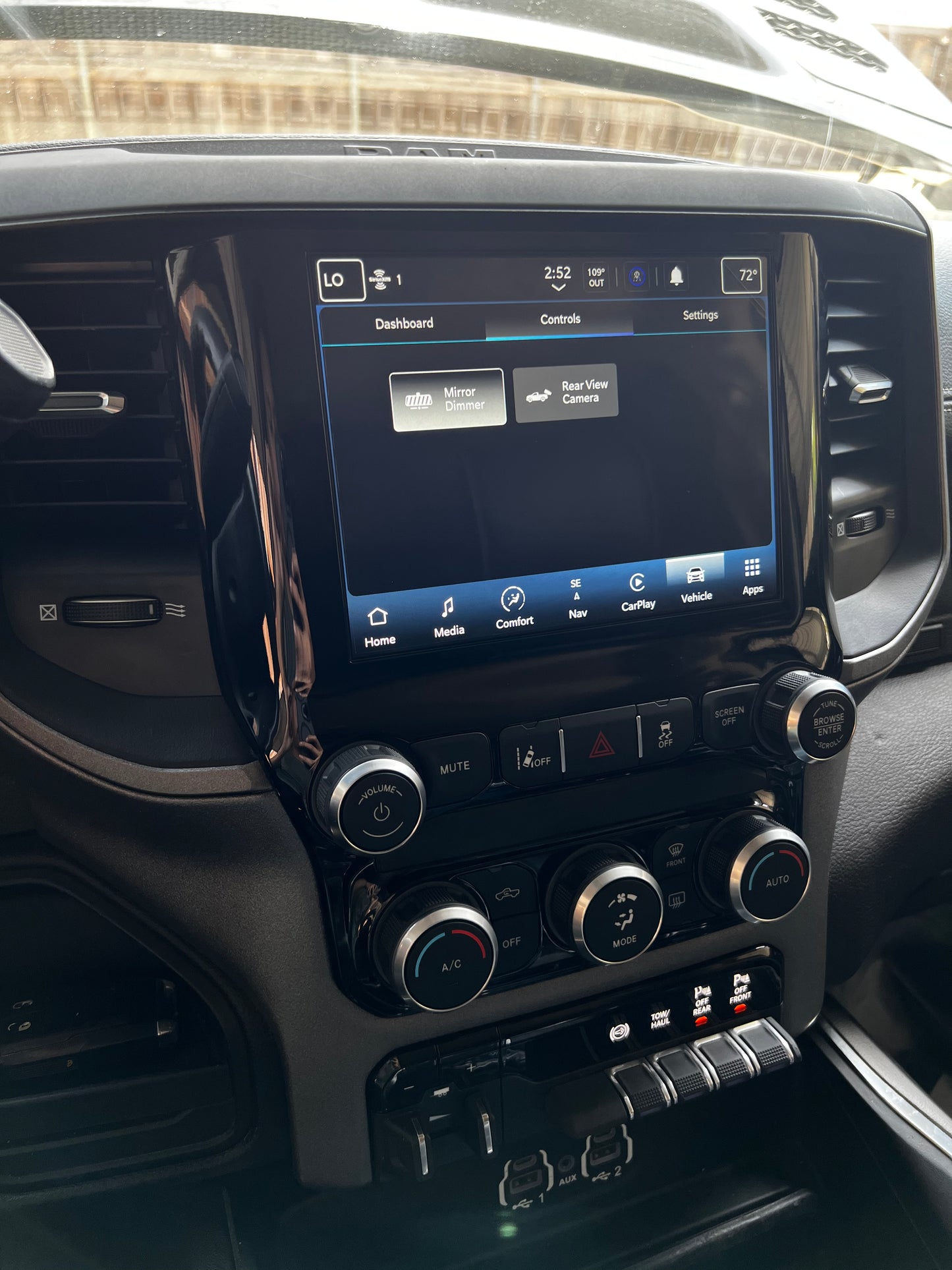2019-2024 RAM Heavy Duty 2500/3500 UBL Uconnect 5 Upgrade kit with 8.4-inch Touchscreen including Wireless Apple CarPlay / Android Auto