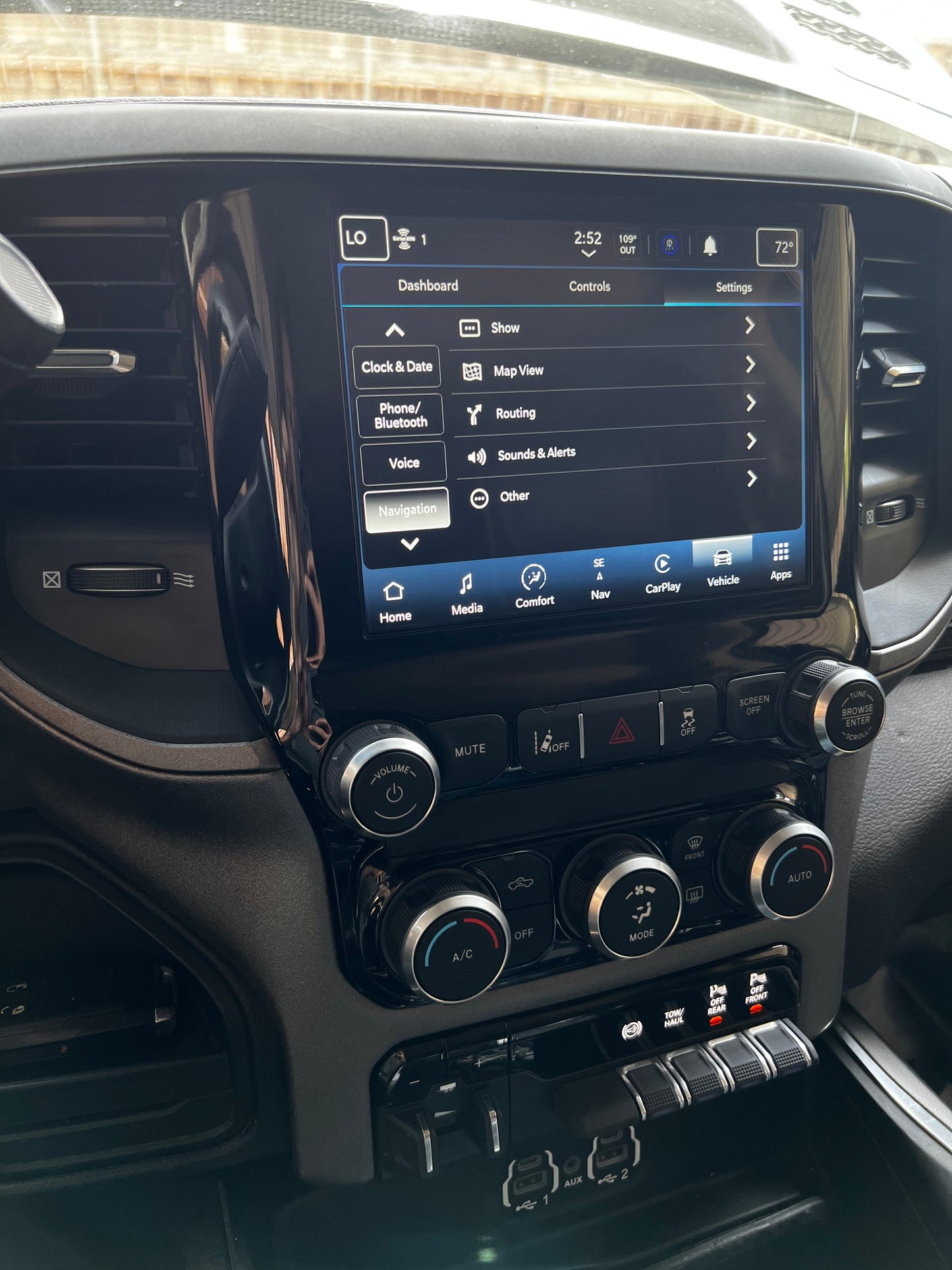 2019-2024 RAM Heavy Duty 2500/3500 UBL Uconnect 5 Upgrade kit with 8.4-inch Touchscreen including Wireless Apple CarPlay / Android Auto