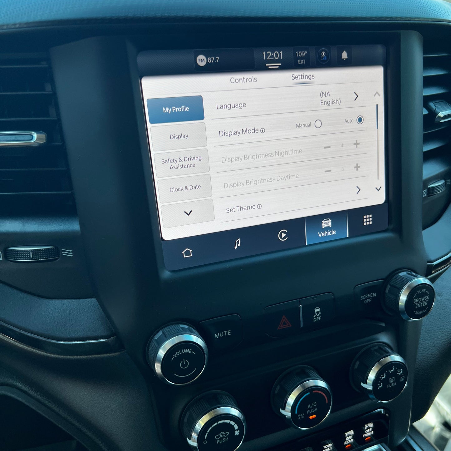 oem style uconnect5 touchscreen ram