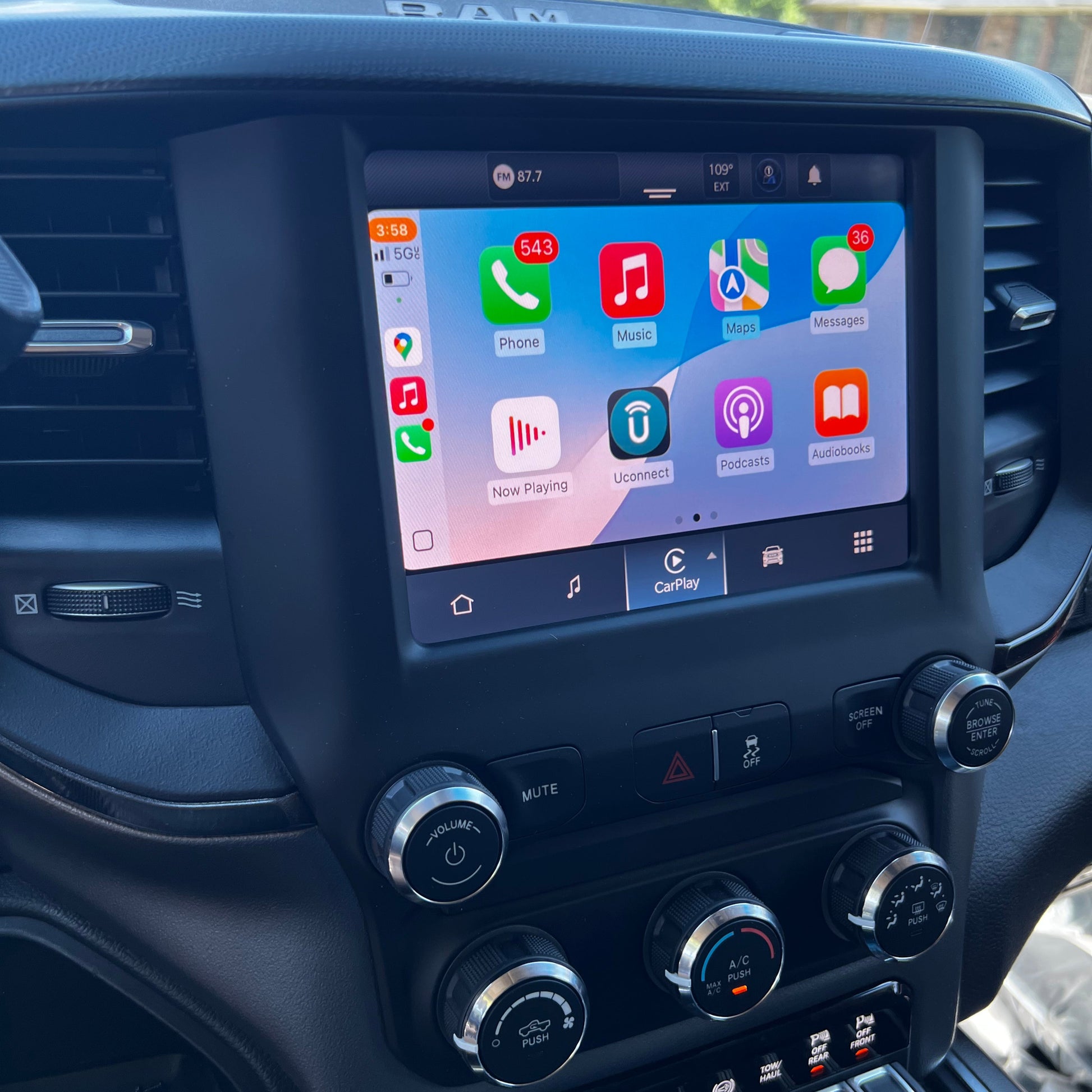 ram 1500 uconnect5 8.4 touchscreen